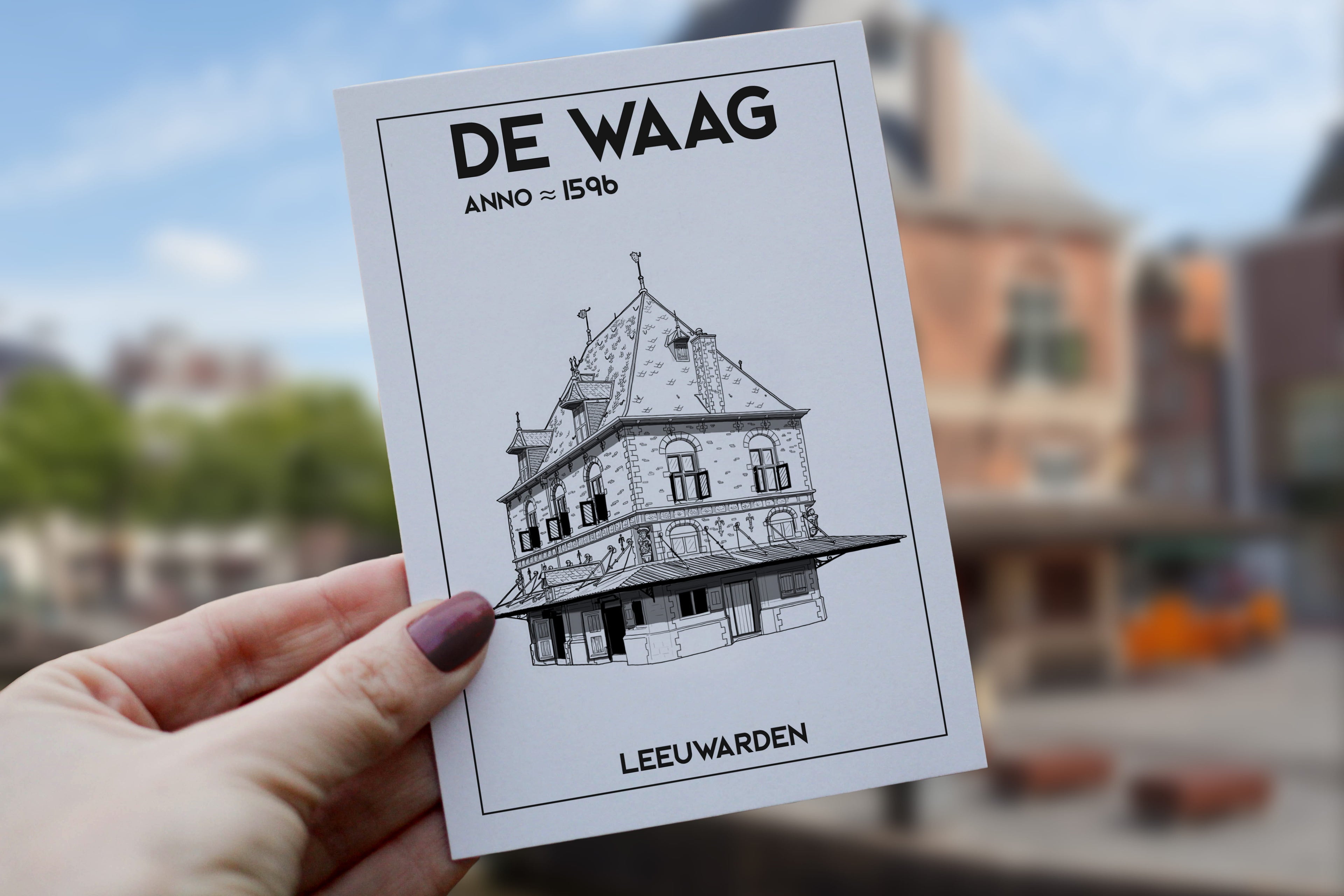 De Waag Leeuwarden ansichtkaart gehouden voor het echte gebouw